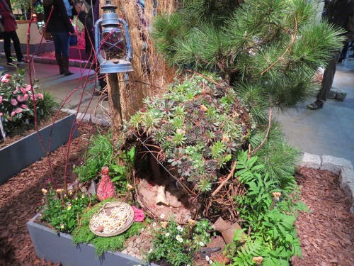 Philadelphia Flower Show 2015: Dog Houses- Tramp