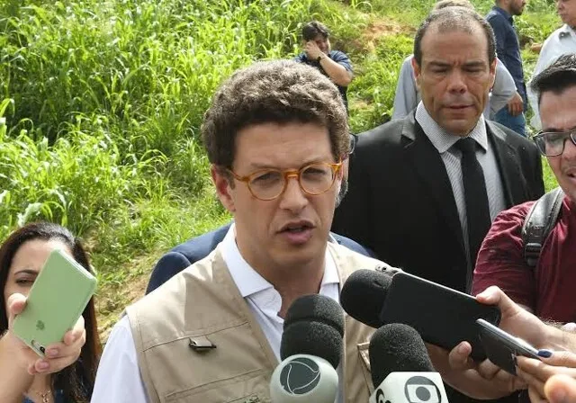 Ministro do Meio Ambiente é alvo de operação da PF