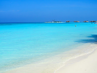 Amazing Turquoise Warm Ocean Water  Paradise Island, Maldives