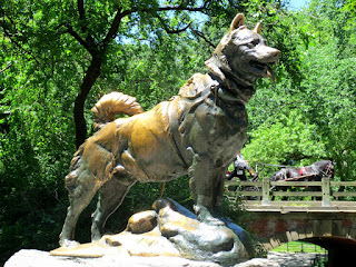 http://www.bigapplesecrets.com/2013/06/balto-sled-dog-in-central-park.html