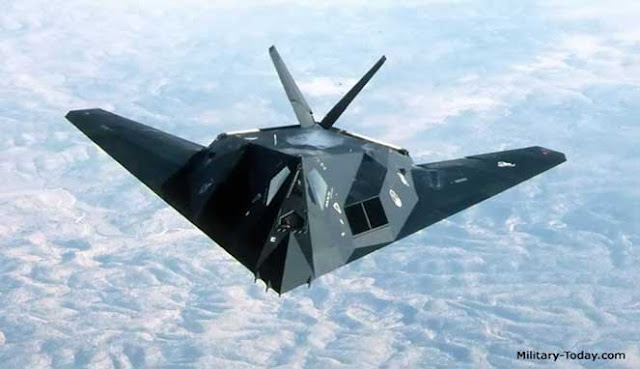 F-117 NIGHTHAWK. PESAWAT SILUMAN PERTAMA DI DUNIA