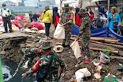 Cegah Banjir, Kodim 0505/JT Giat Karya Bakti Bersihkan Kali di Pasar Induk Kramatjati