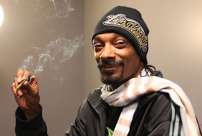 SNOOP DOGG LANÇA 2 FAIXAS INÉDITAS, "CRIP OR DIE" E "BACK UP"