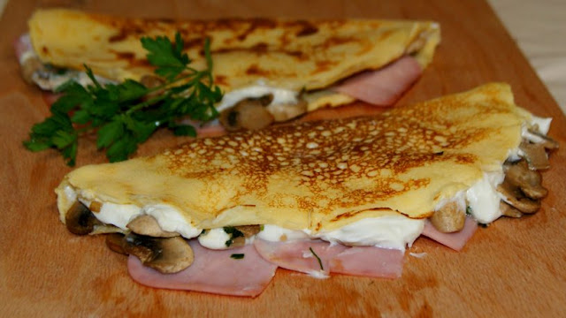 http://www.annarecetasfaciles.com/2015/11/crepes-de-jamon-queso-y-champinones-light.html