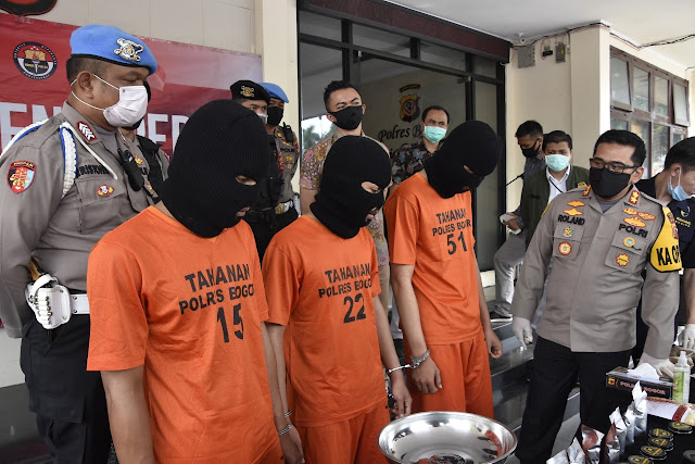  Polisi Berhasil Bongkar Home Industry Tembakau Sintetis Di Bogor