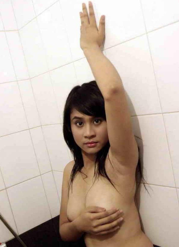 Foto Mahasiswi Telanjang di Kost + Cewek Seksi Bugil