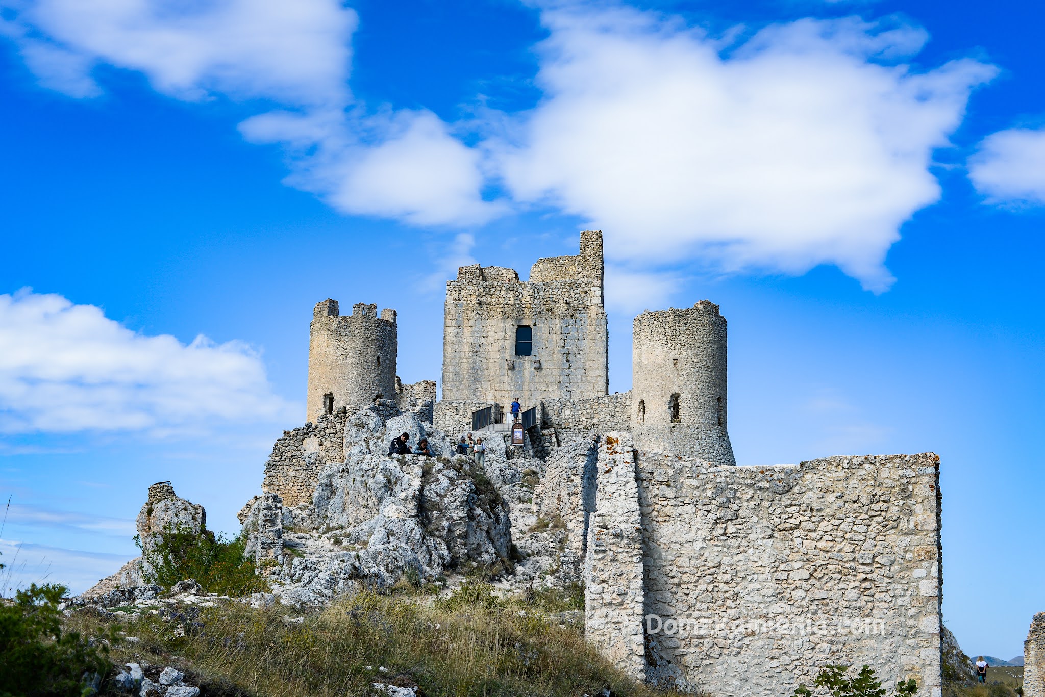 Abruzzo - Rocca Calascio Dom z Kamienia blog