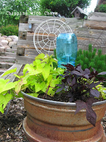 Chipping with Charm: Easy Ball Jar Solar Lights...http://chippingwithcharm.blogspot.com/