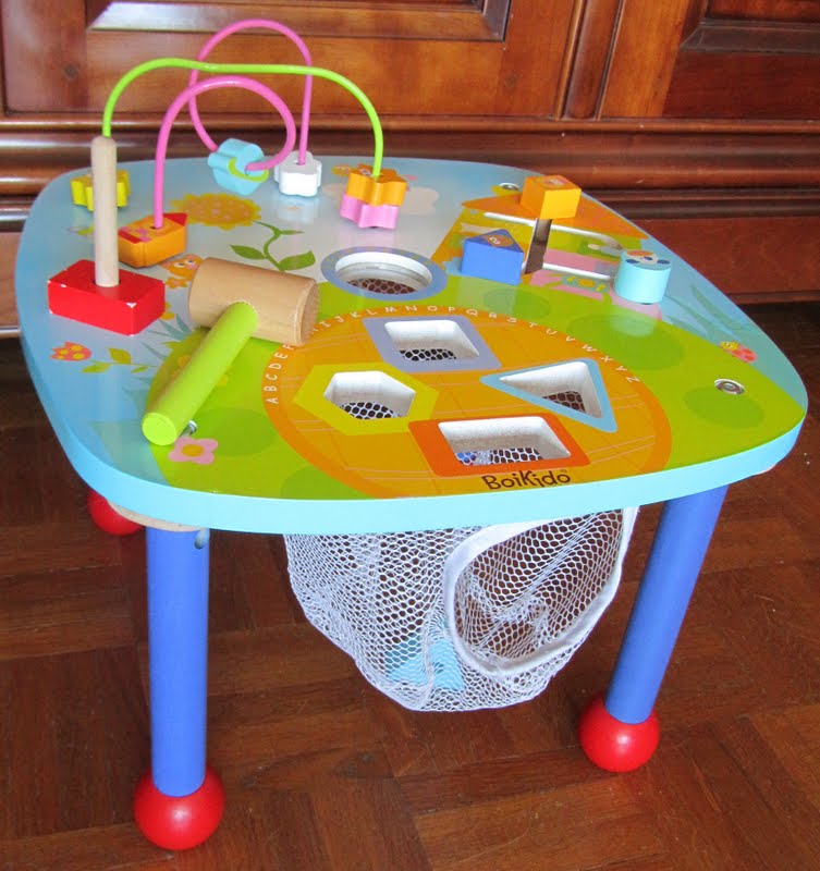 Une Jolie Table D Activites En Bois Boikido Top Produits Bebe