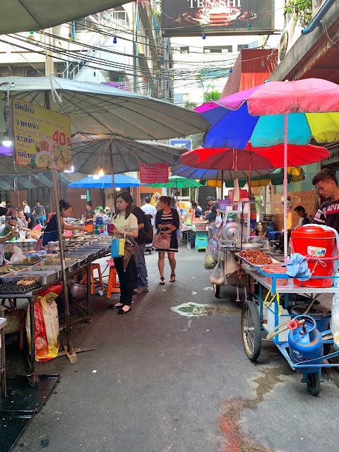 Gdzie zjeść najlepszy pad thai? Gdzie zjeść najlepszy pad that za 4 złote? Kulinarna perła na mapie Bangkoku? Znalazłam ją! Zjadłam najlepszy Pad Thai i Pad See Ew na ulicy w dzielnicy Pat Pong i chcę zdradzić Wam adres tego miejsca!