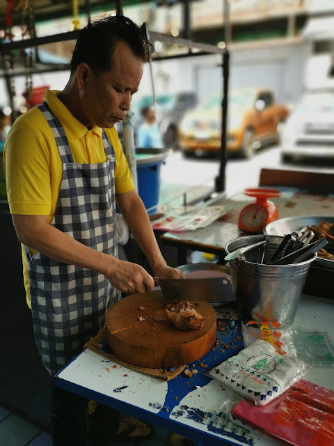 YFC Yaowarat Fried Chicken in Bangkok Chinatown เจ้ปุ่นไก่ทอด