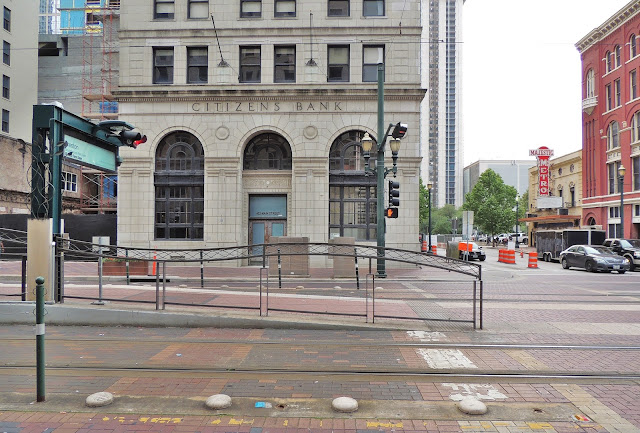 Citizens Bank Building on Main Street - Frontal street-level view (April 2016)