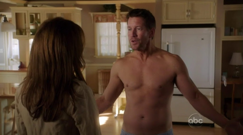 James Denton Shirtless in Desperate Housewives s8e10