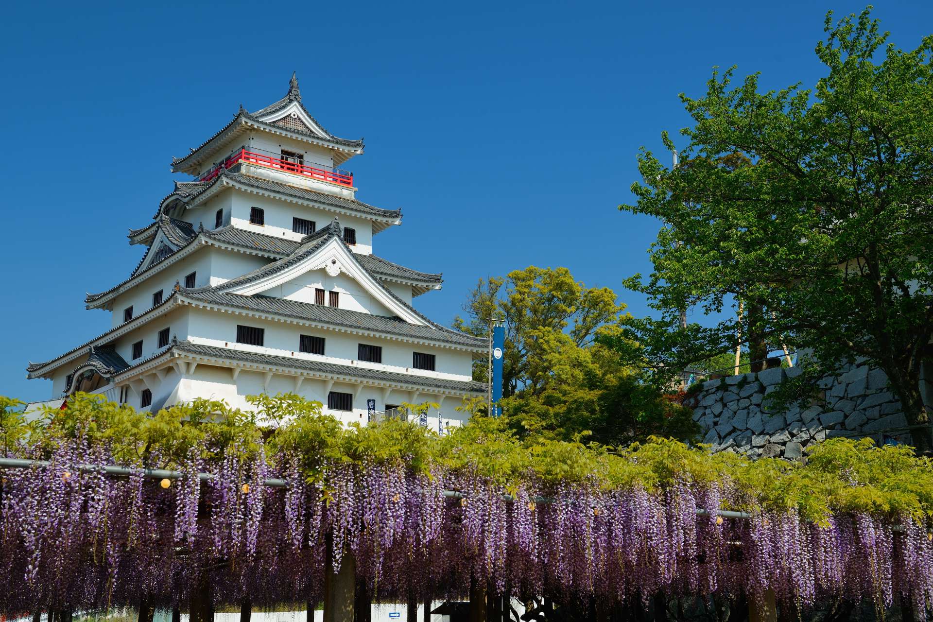 ปราสาทคาราสึ (Karatsu Castle: 唐津城)