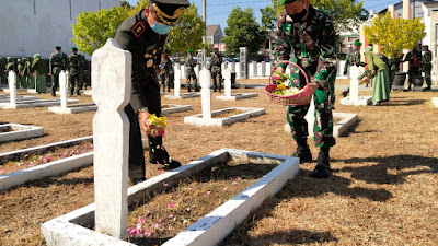 Peringati HUT TNI ke-75, Kodim 0823 Situbondo Tabur Bunga di TMP