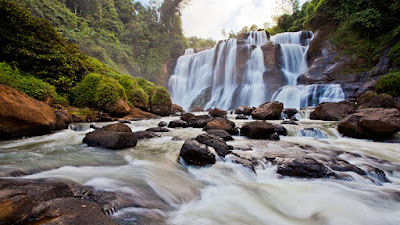 Indahnya Curug Malela Berjuluk ”The Little Niagara”