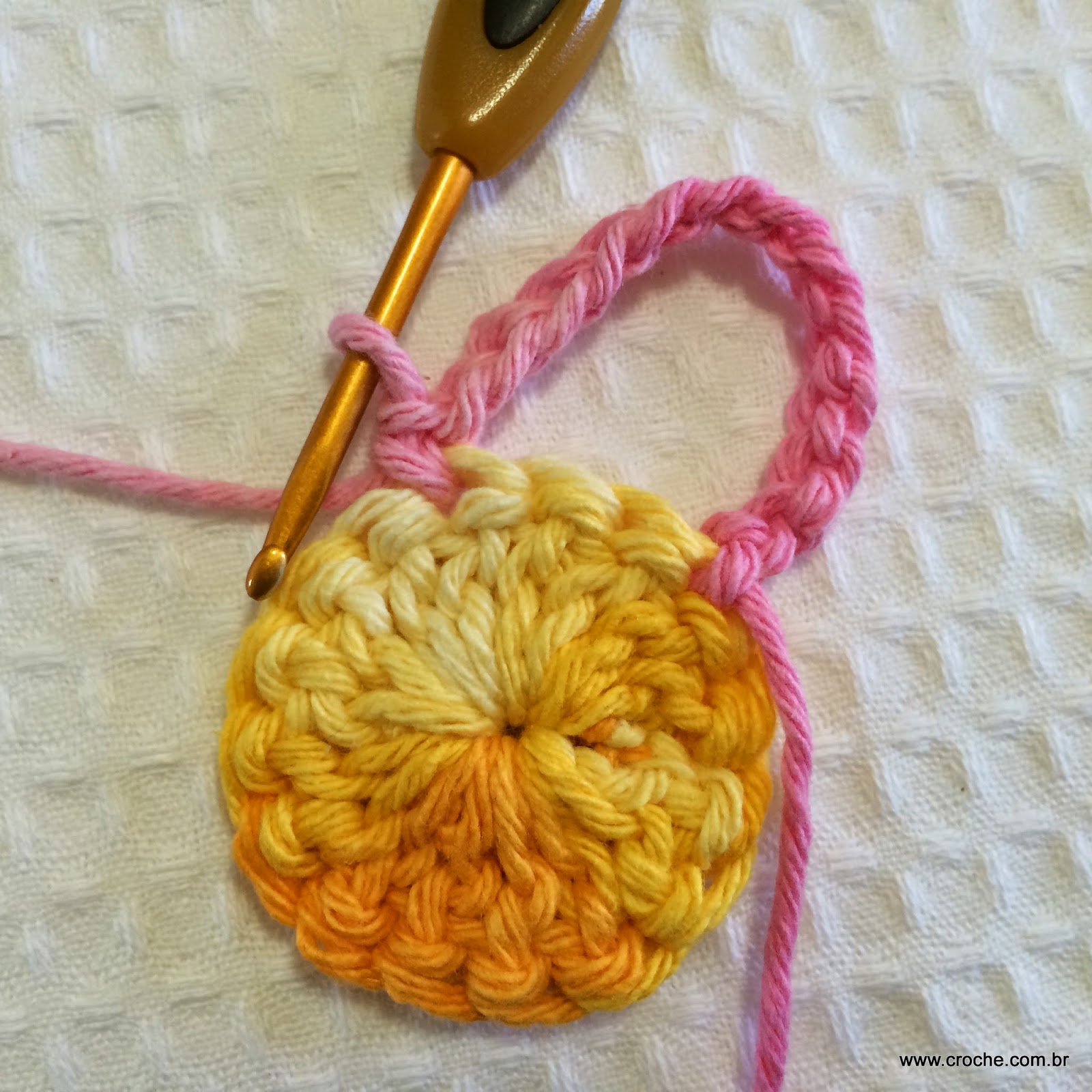 Aprenda como fazer 9 tipos de flores de crochê sem sair de casa!