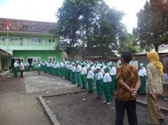 Upacara Bendera Sebagai Latihan Disiplin Bagi Siswa 