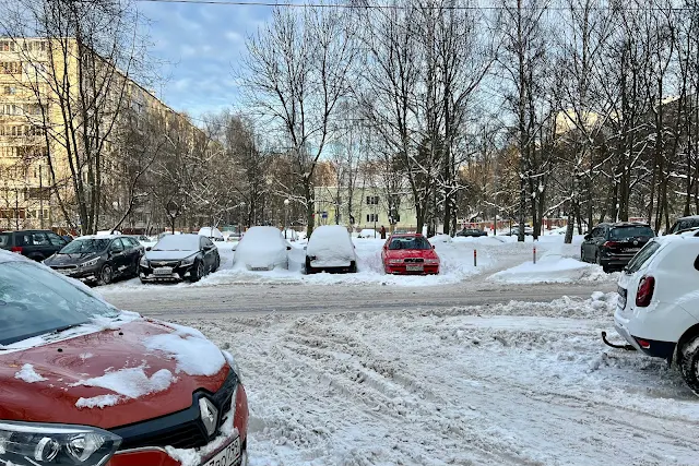 Профсоюзная улица, дворы, сквер «Родничок»