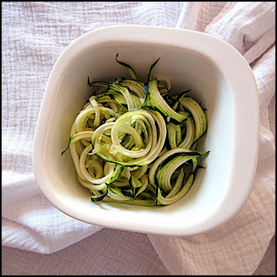 Hors table de Pauline -  Spaghettis de courgettes aux crevettes.