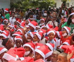 Quand des écoliers fêtent la Noël aux portes de Village-de-Dieu