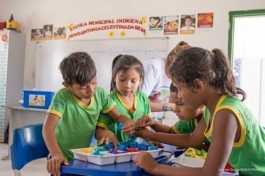 Crianças de escola indígena de Boa Vista aprendem tecnologia com robótica educacional