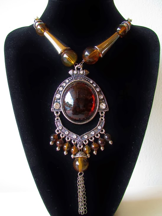 http://fmv2013.blogspot.com/2014/02/poitiers-agate-necklace-myr28.html