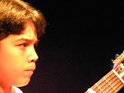 O maceioense Nícolas Silva, de 15 anos, é filho do professor de violão .