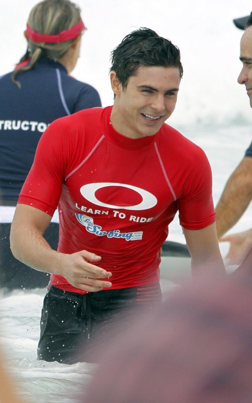 zac efron 2011 fat. zac efron 2011 body. abril de