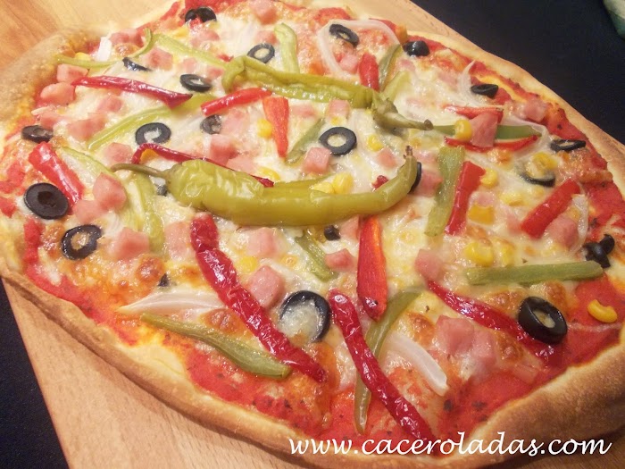 Pizza vegetal con pavo  (masa fina)