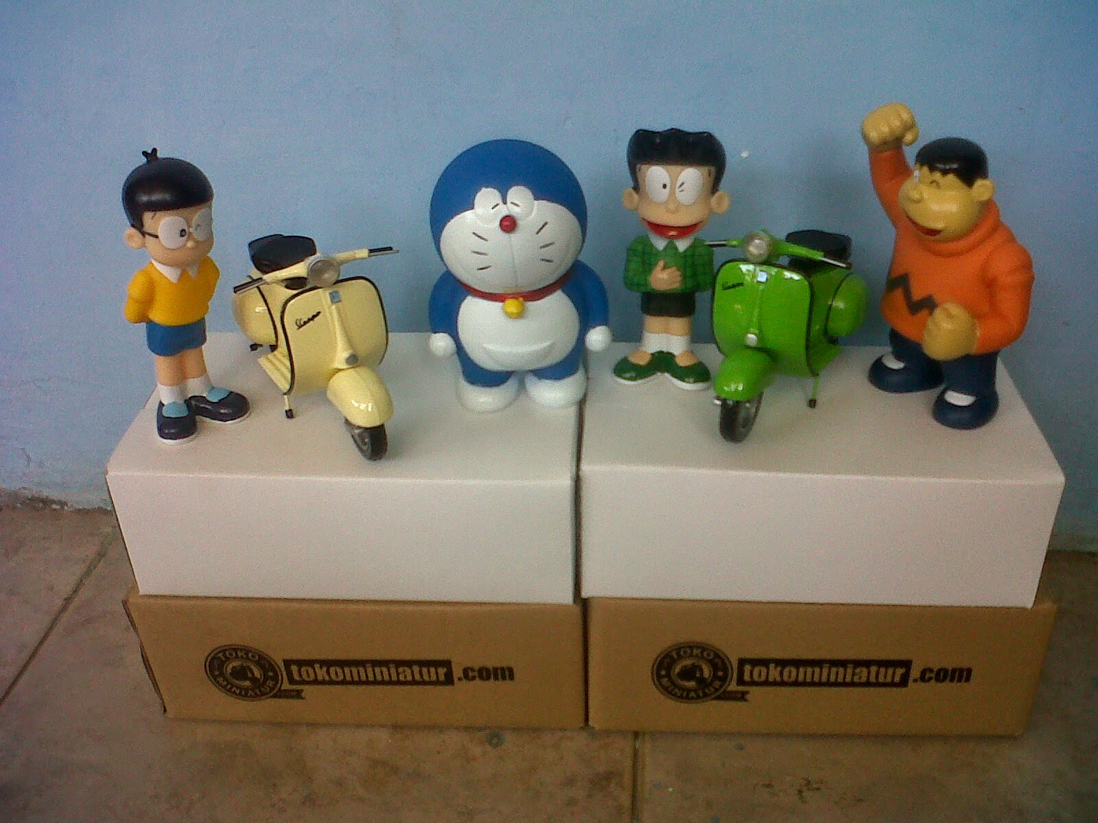  Gambar Kartun Doraemon Naik Vespa 
