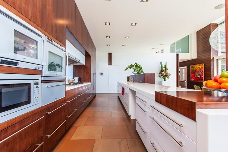 Kitchen in Classy contemporary house in Casuarina, Australia