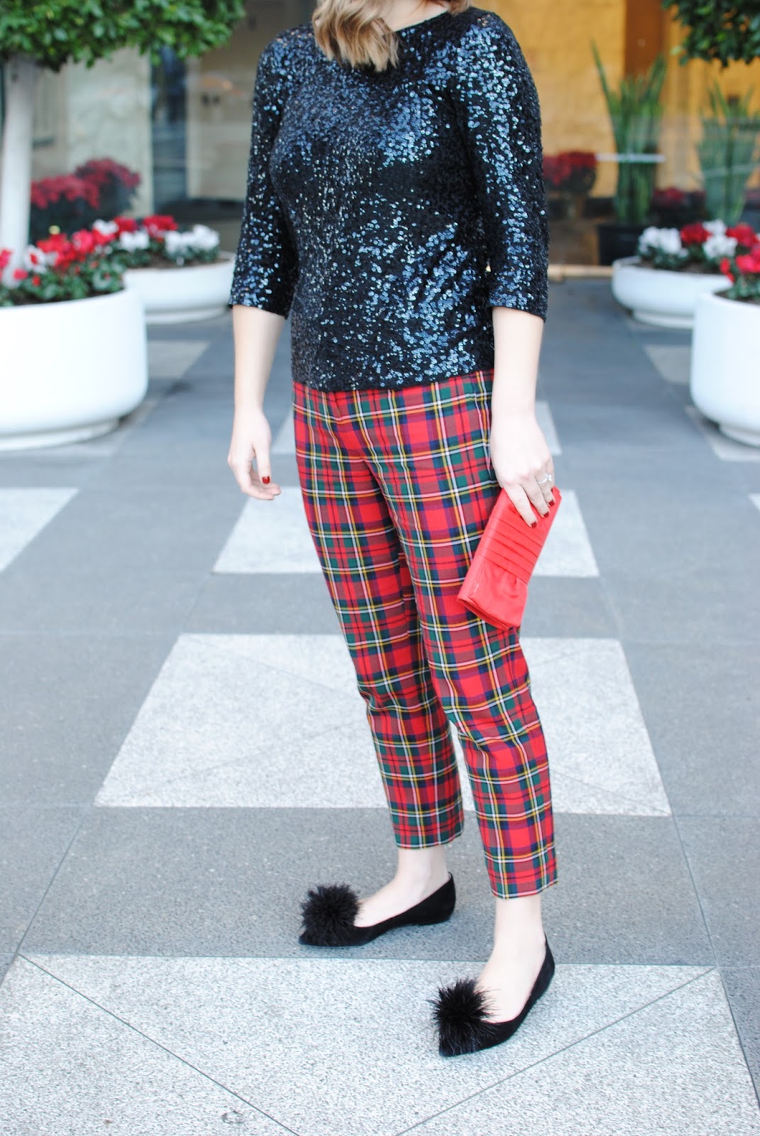 festive-outfit-sequined-plaid