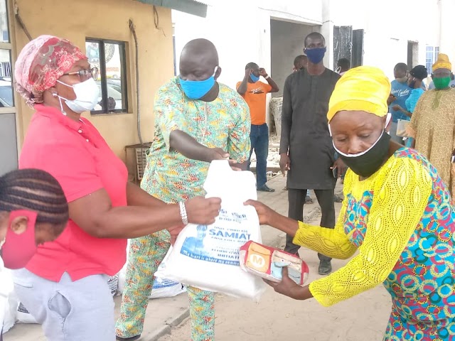 IKOSI-ISHERI LCDA CHAIR, “MAYORESS SAMIAT BADA” SHARES LOVE AMONGST 2000 RESIDENTS, GIFTS FOOD ITEMS TO THE ELDERLY & WIDOWS.