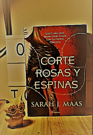 Reseña Una Corte de Rosas y Espinas