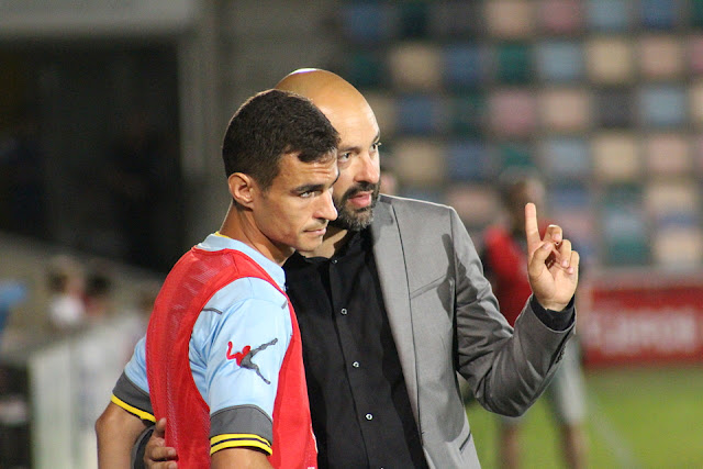 Candela recibe instrucciones del entrenador David Movilla en la Copa del Rey