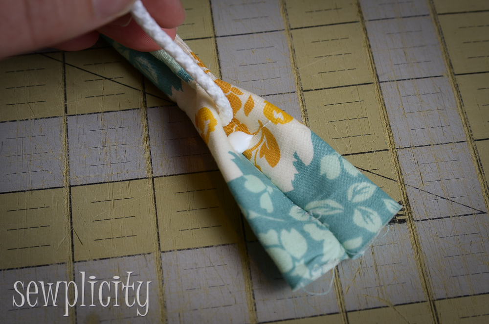 TUTORIAL: Corded Fabric Handles for Bag