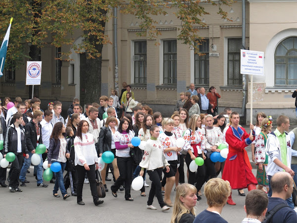 Парад Полтава вишивана