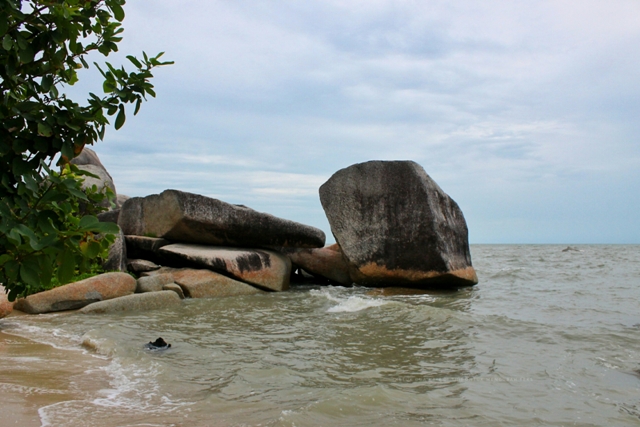 Pantai Batu Kodok Toboali Bangka Selatan