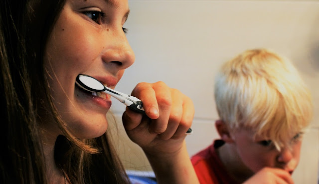 Image: Brushing Teeth, CC0 Public Domain on MaxPizel