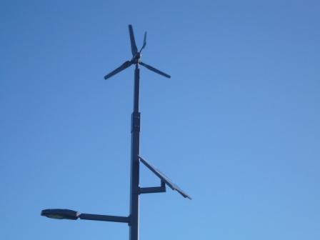 小さい風力発電とソーラー
