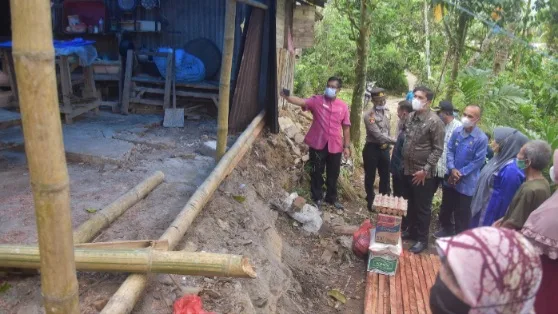 Pemko Sawahlunto Bantu Sembako dan Biaya Rehab Rumah Warga Yang Rumahnya Terdampak Bencana