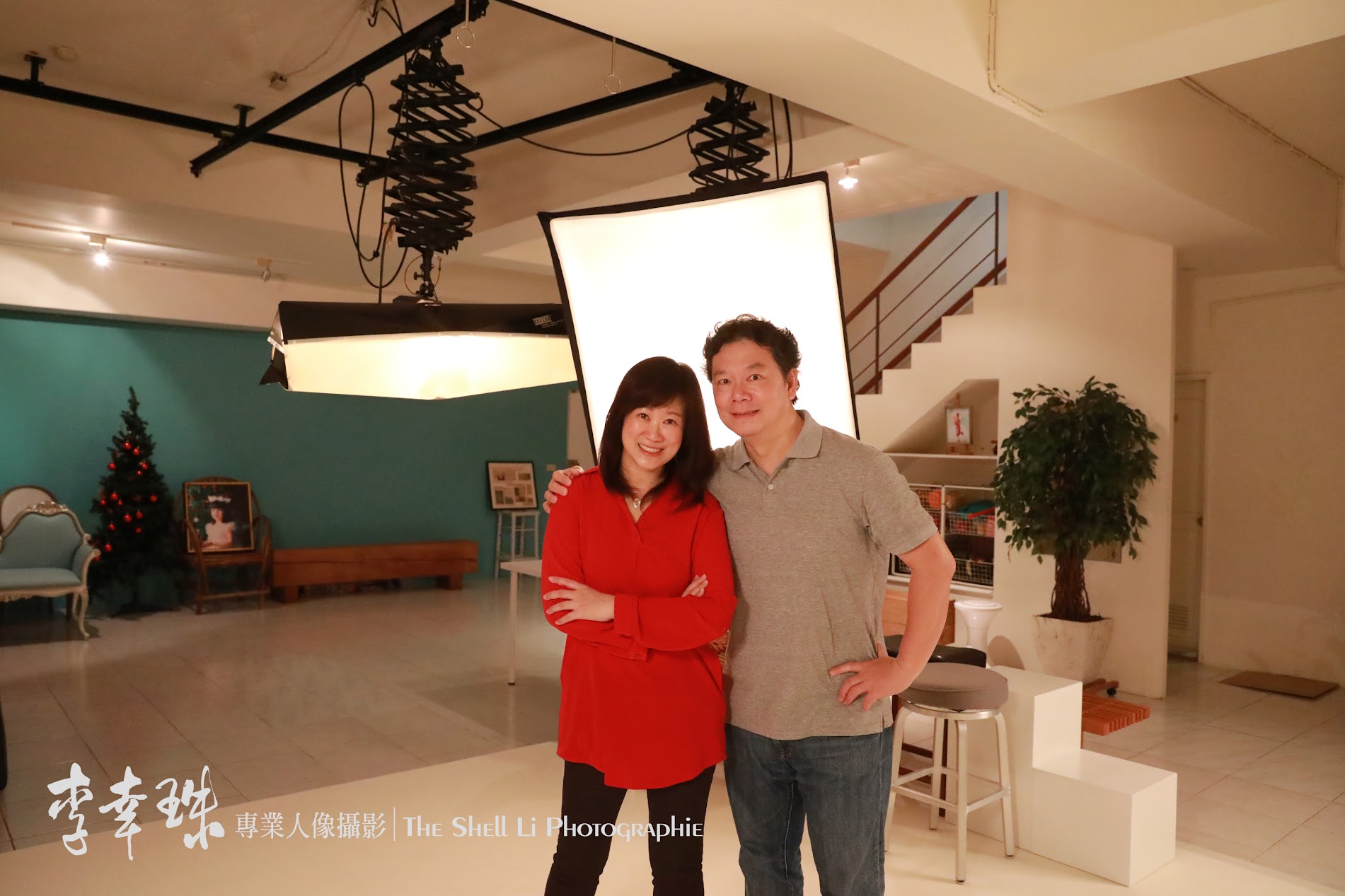 李幸珠若是導演,先生邱俊賢(右)就是「檢場」。