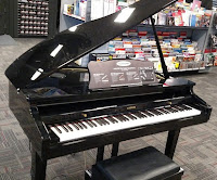 Suzuki MDG400 digital grand piano