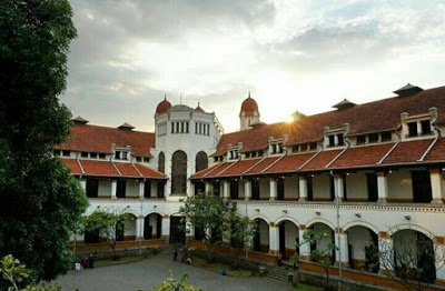 Lawang sewu, lawang sewu semarang, gambar lawang sewu semarang, foto lawang sewu semarang, tiket masuk lawang sewu semarang, htm lawang sewu, lokasi lawang sewu, jejak kenzie