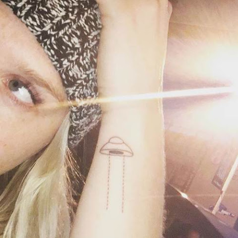 Ke$ha Gets A Tattoo From Tattooer Seanfromtexas!