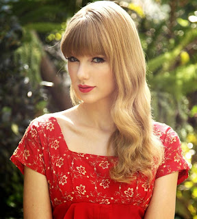 Taylor Swift red shirt 2013 Pictures