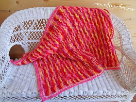 Free crochet Pattern Chain In Line Baby Blanket http://www.niftynnifer.com/2014/04/chains-in-line-baby-blanket-free.html #Crochet #Babyblanket