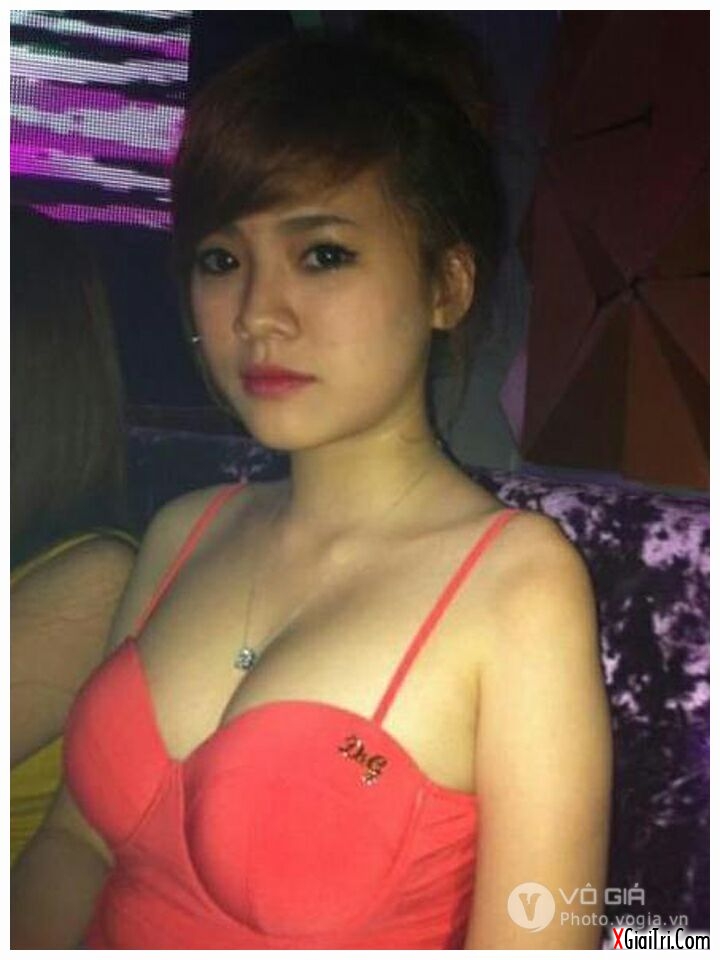 Ngắm gái xinh ngực to tự sướng