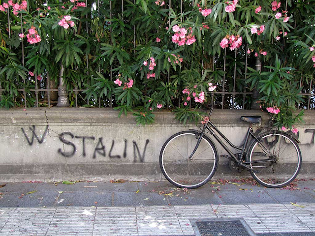 W Stalin, bicycle, via Magenta, Livorno